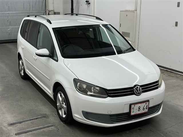 35076 Volkswagen Golf touran 1TCAV 2011 г. (MIRIVE Saitama)